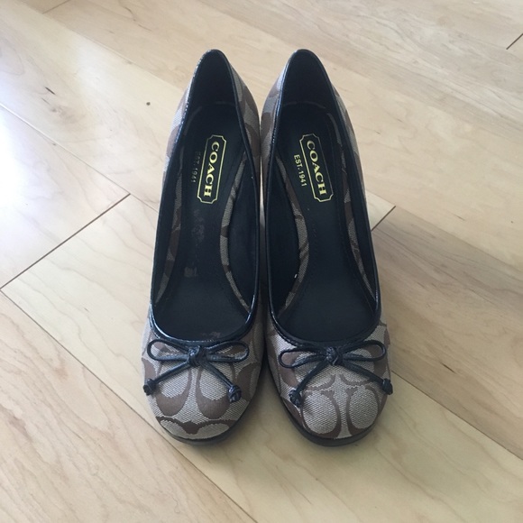 Coach - Picture 2 of 4